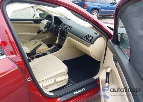 2018 Volkswagen Passat 2.0T Se z USA, uszkodzony, nr VIN 1VWBA7A39JC021529